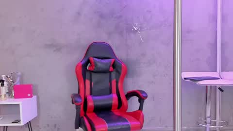 Snapshot of naomi__blair chatting on 6, 6, 2026 Naomi Blair online show from 6, 6, 2026