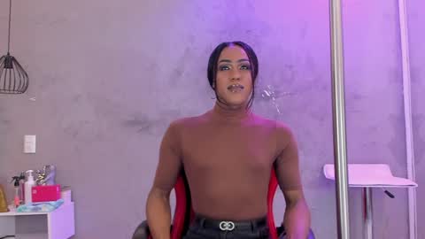 Snapshot of naomi__blair chatting on 7, 6, 2026 Naomi Blair online show from 7, 6, 2026