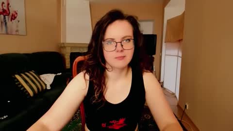 Snapshot of naomi_di chatting on 7, 6, 2026 naomi_di online show from 7, 6, 2026