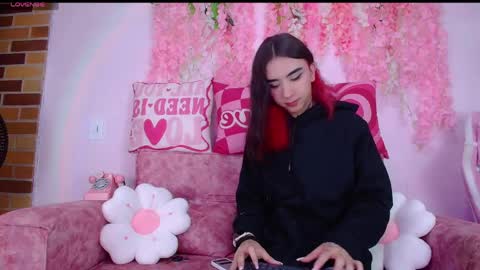 Snapshot of naomi_femme chatting on 18, 5, 2026 naomi_femme online show from 18, 5, 2026