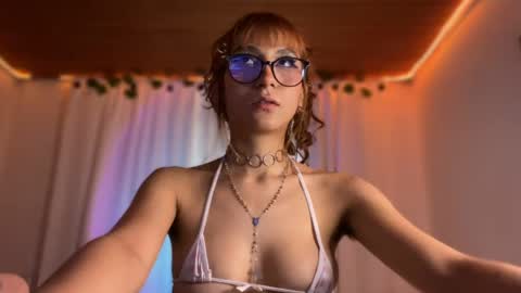 Snapshot of naomi_gyal chatting on 8, 6, 2026 Naomi online show from 8, 6, 2026