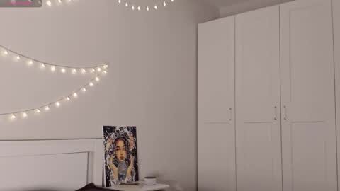 Snapshot of naomi_oops chatting on 14, 11, 2025 Naomi online show from 14, 11, 2025