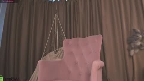 Snapshot of naomi_rias chatting on 10, 9, 2025 Naomi online show from 10, 9, 2025