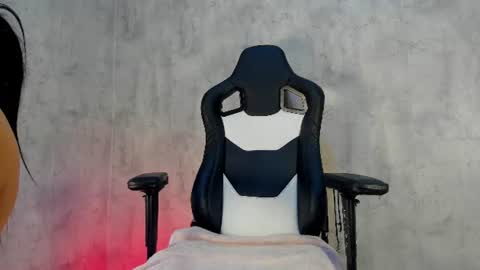 Snapshot of naomibrinks1 chatting on 14, 6, 2026 Heidy online show from 14, 6, 2026