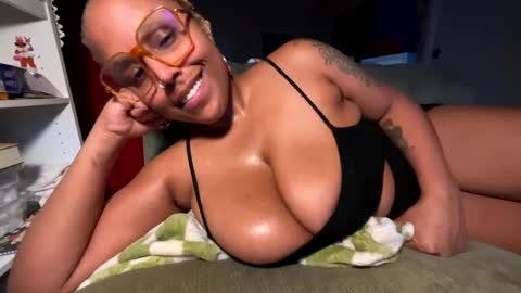 Snapshot of naomigiirl6 chatting on 2, 2, 2025 Naomigiirl6 online show from 2, 2, 2025
