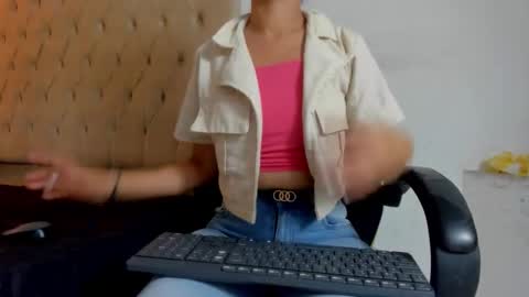 Snapshot of naomis_35 chatting on 4, 2, 2026 naomis_35 online show from 4, 2, 2026