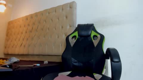 Snapshot of naomis_35 chatting on 6, 2, 2026 naomis_35 online show from 6, 2, 2026