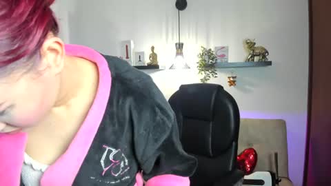 Snapshot of naomy_hot04 chatting on 1, 8, 2026 naomy online show from 1, 8, 2026