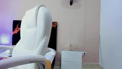 Snapshot of nascary_fox chatting on 10, 10, 2025 Nascary Fox online show from 10, 10, 2025