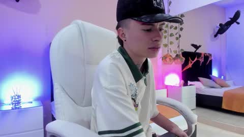 Snapshot of nascary_fox chatting on 11, 10, 2025 Nascary Fox online show from 11, 10, 2025