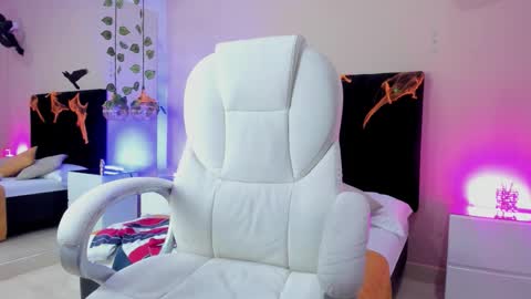 Snapshot of nascary_fox chatting on 24, 10, 2025 Nascary Fox online show from 24, 10, 2025