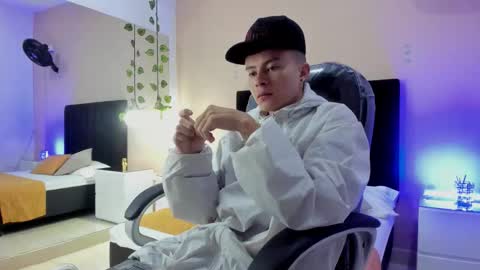 Snapshot of nascary_fox chatting on 2, 11, 2025 Nascary Fox online show from 2, 11, 2025