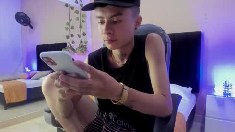 Snapshot of nascary_fox chatting on 4, 11, 2025 Nascary Fox online show from 4, 11, 2025