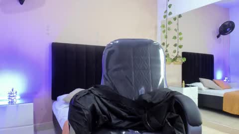 Snapshot of nascary_fox chatting on 6, 11, 2025 Nascary Fox online show from 6, 11, 2025