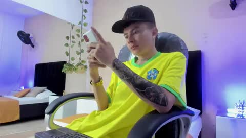 Snapshot of nascary_fox chatting on 16, 11, 2025 Nascary Fox online show from 16, 11, 2025