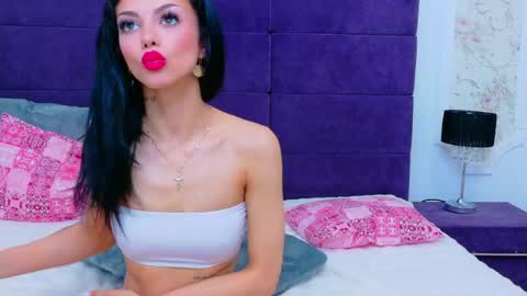 nataliacroft online show from 15, 4, 2026