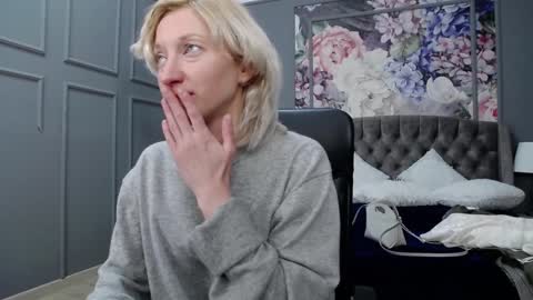 Snapshot of natalie_bitton chatting on 3, 12, 2024 Natalie online show from 3, 12, 2024