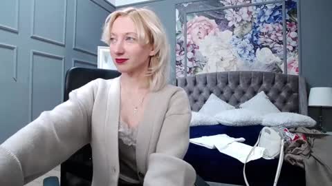 Snapshot of natalie_bitton chatting on 25, 12, 2024 Natalie online show from 25, 12, 2024