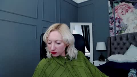 Snapshot of natalie_bitton chatting on 30, 12, 2024 Natalie online show from 30, 12, 2024