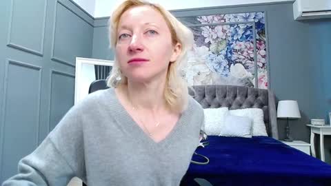 Snapshot of natalie_bitton chatting on 5, 1, 2025 Natalie online show from 5, 1, 2025