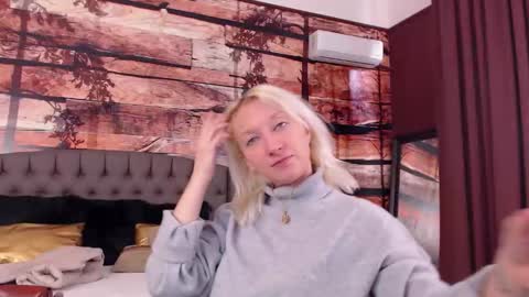 Snapshot of natalie_bitton chatting on 25, 11, 2025 Natalie online show from 25, 11, 2025