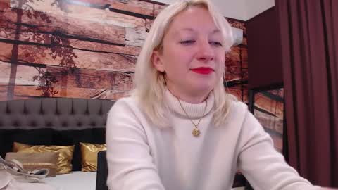 Snapshot of natalie_bitton chatting on 3, 12, 2025 Natalie online show from 3, 12, 2025