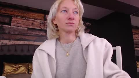 Snapshot of natalie_bitton chatting on 1, 5, 2026 Natalie online show from 1, 5, 2026