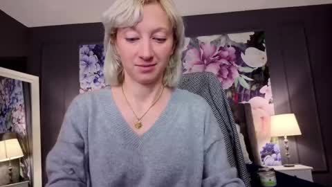 Snapshot of natalie_bitton chatting on 2, 5, 2026 Natalie online show from 2, 5, 2026