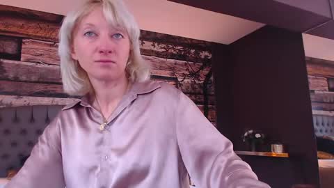 Snapshot of natalie_bitton chatting on 4, 5, 2026 Natalie online show from 4, 5, 2026