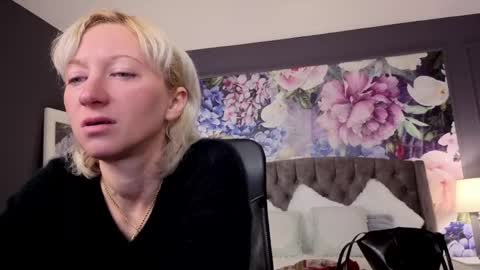 Snapshot of natalie_bitton chatting on 10, 5, 2026 Natalie online show from 10, 5, 2026