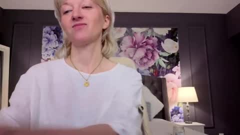 Snapshot of natalie_bitton chatting on 11, 5, 2026 Natalie online show from 11, 5, 2026