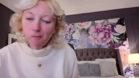 Snapshot of natalie_bitton chatting on 14, 5, 2026 Natalie online show from 14, 5, 2026