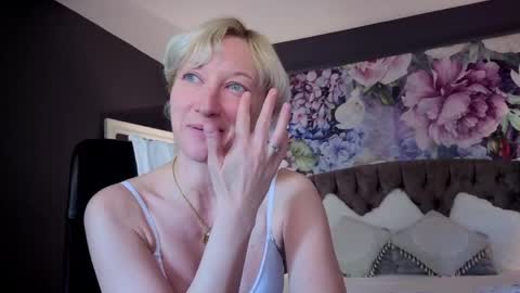 Snapshot of natalie_bitton chatting on 16, 5, 2026 Natalie online show from 16, 5, 2026