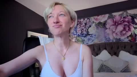 Snapshot of natalie_bitton chatting on 16, 5, 2026 Natalie online show from 16, 5, 2026