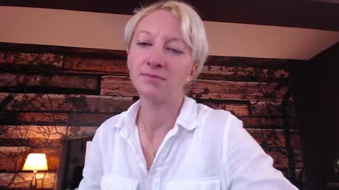 Snapshot of natalie_bitton chatting on 22, 5, 2026 Natalie online show from 22, 5, 2026