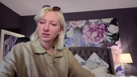 Snapshot of natalie_bitton chatting on 24, 5, 2026 Natalie online show from 24, 5, 2026