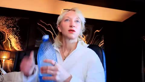 Snapshot of natalie_bitton chatting on 25, 5, 2026 Natalie online show from 25, 5, 2026