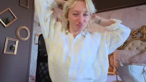 Snapshot of natalie_bitton chatting on 26, 5, 2026 Natalie online show from 26, 5, 2026