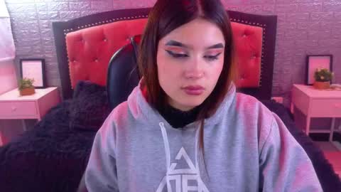 natalie  online show from 8, 11, 2025