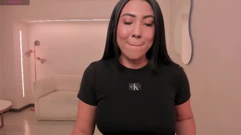 Natalie Lewis online show from 2, 11, 2025