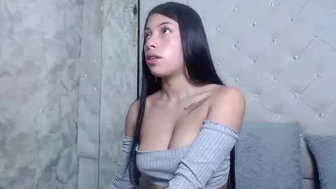 Snapshot of nataliepetite3x chatting on 24, 11, 2025 Natalie online show from 24, 11, 2025