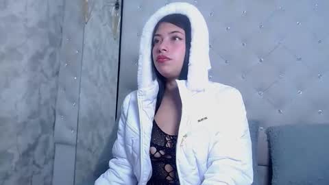 Snapshot of nataliepetite3x chatting on 25, 11, 2025 Natalie online show from 25, 11, 2025