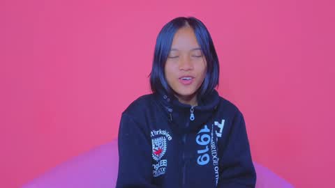 Snapshot of natchac chatting on 11, 12, 2024 Natcha C online show from 11, 12, 2024