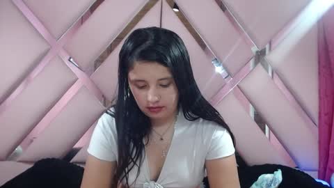 Snapshot of nathaly_low chatting on 21, 1, 2025 nathaly low online show from 21, 1, 2025