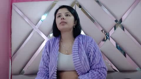 Snapshot of nathaly_low chatting on 16, 9, 2025 nathaly low online show from 16, 9, 2025