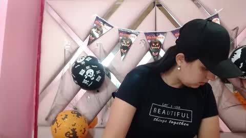 Snapshot of nathaly_low chatting on 21, 10, 2025 nathaly low online show from 21, 10, 2025