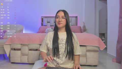 Snapshot of nathaly_star04 chatting on 2, 1, 2025 online show from 2, 1, 2025