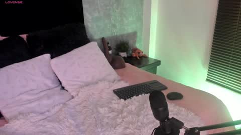 Nathaly lopez online show from 6, 2, 2025