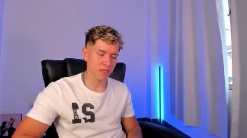 Snapshot of nathan_blake_ chatting on 26, 11, 2025 Nathan online show from 26, 11, 2025