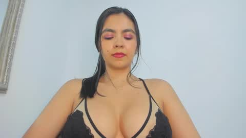 Snapshot of nathyy_garcia chatting on 12, 11, 2025 Nathyy online show from 12, 11, 2025